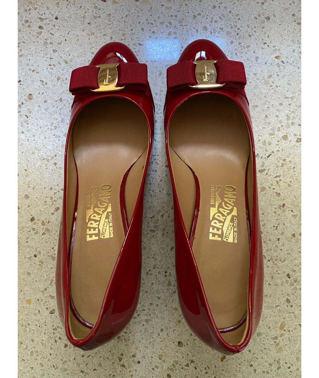 FERRAGAMO Бордовые туфли из лакированной кожи, фото 3