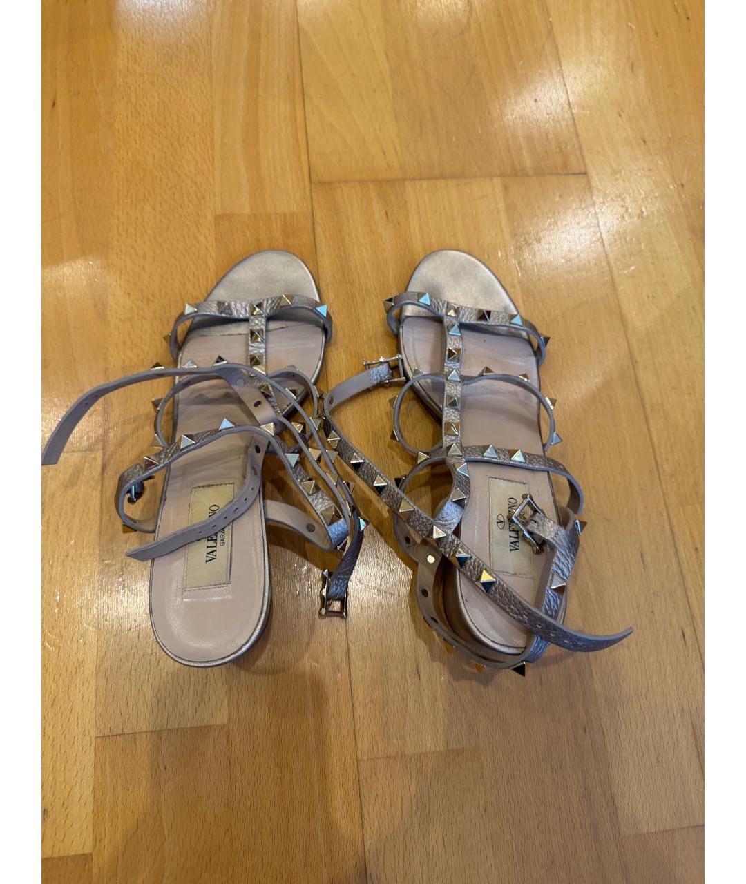 VALENTINO Золотые кожаные босоножки, фото 8