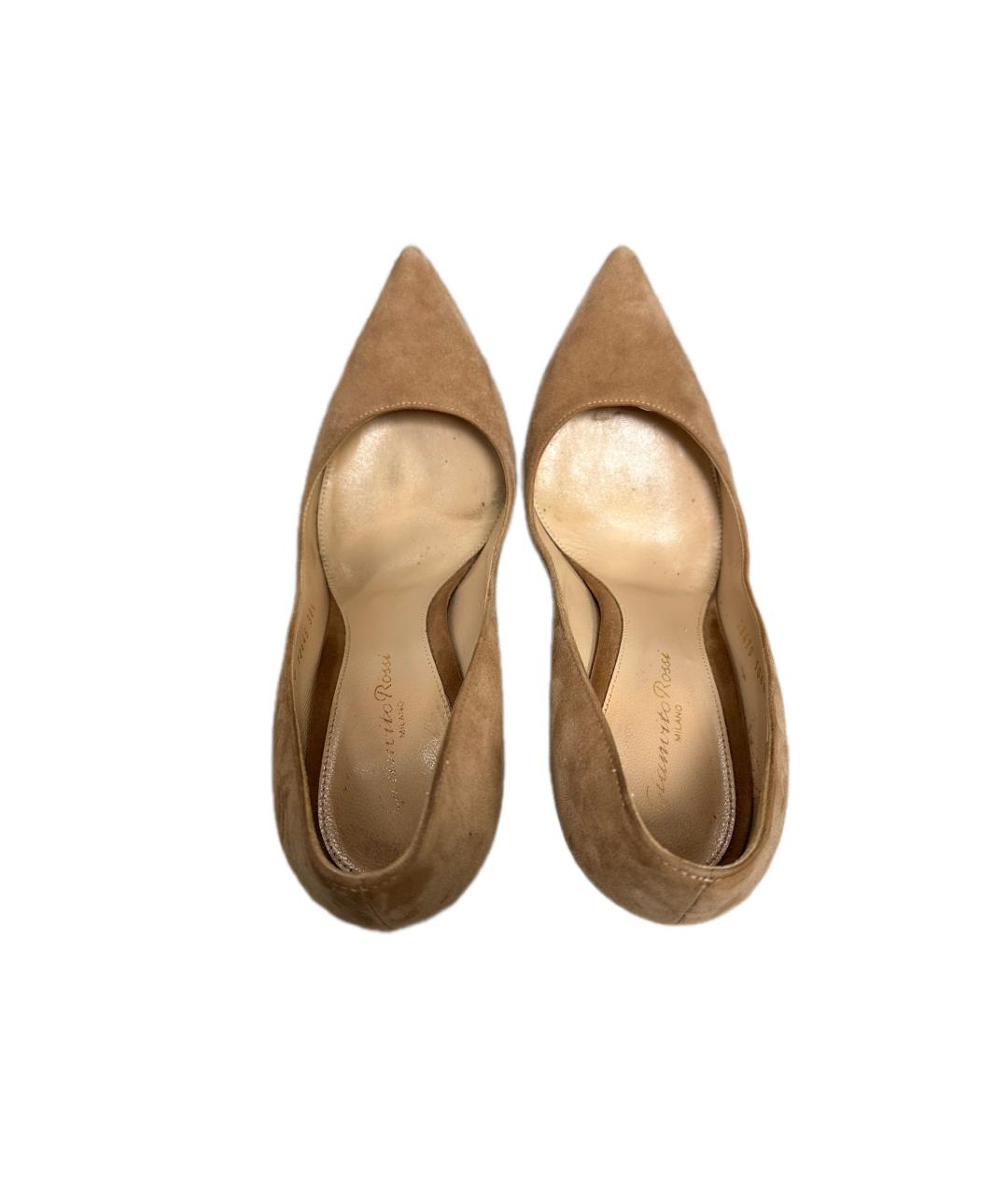 GIANVITO ROSSI Бежевые замшевые лодочки на низком каблуке, фото 4