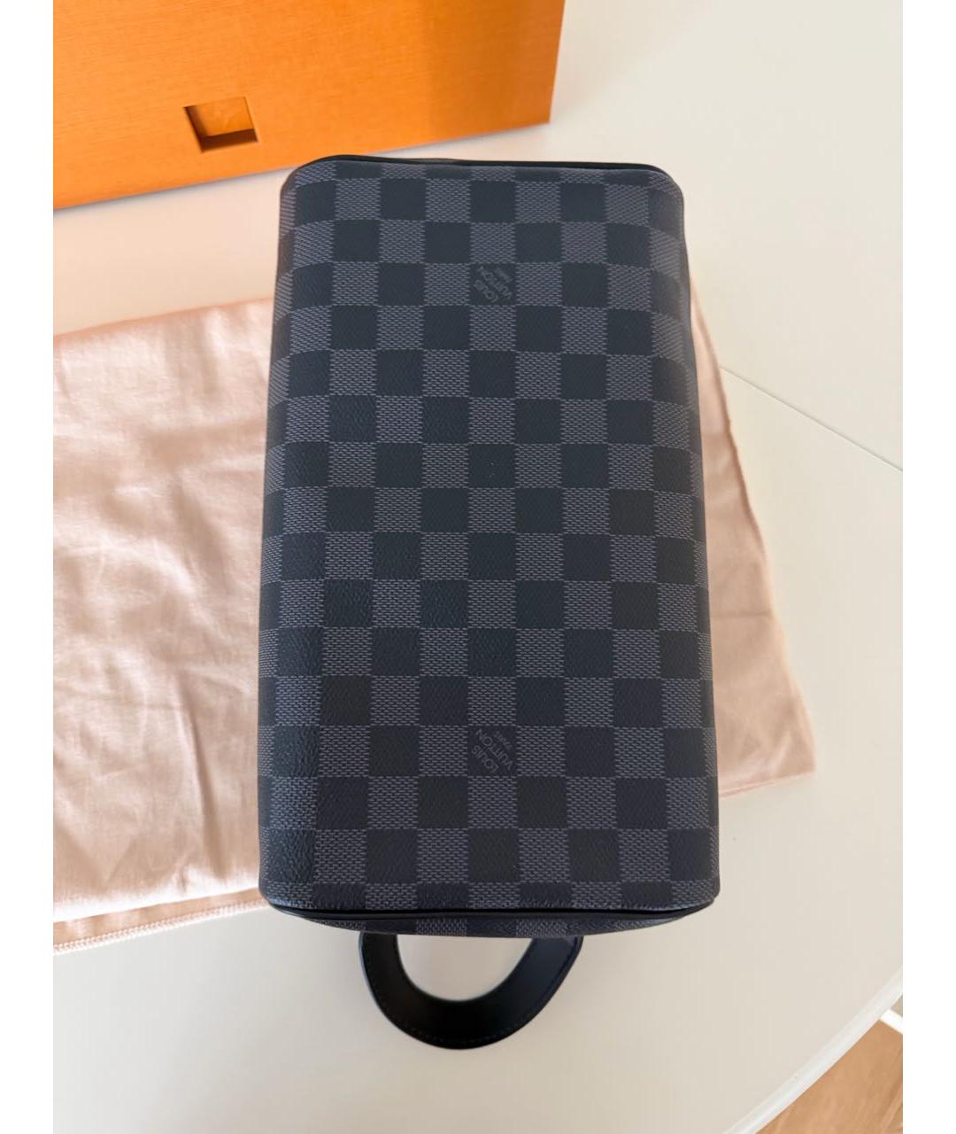 LOUIS VUITTON Черная косметичка, фото 3