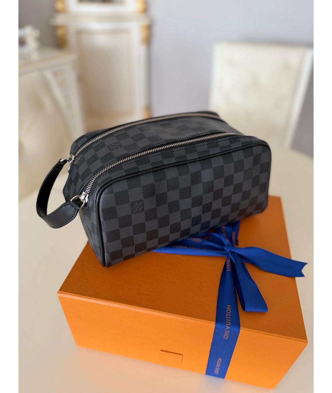 LOUIS VUITTON Черная косметичка, фото 8