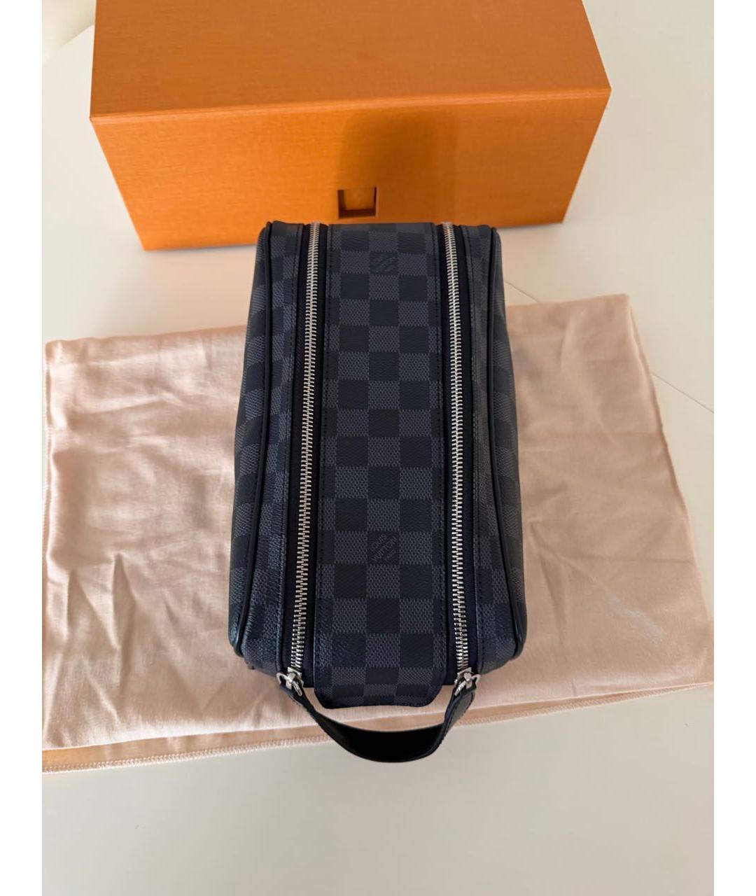 LOUIS VUITTON Черная косметичка, фото 2