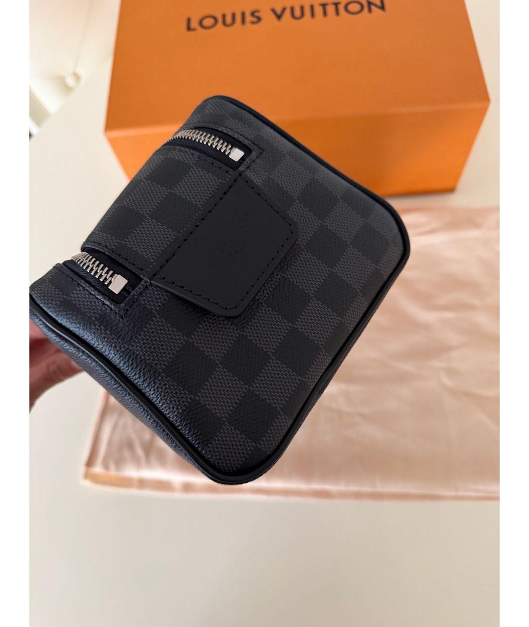 LOUIS VUITTON Черная косметичка, фото 5
