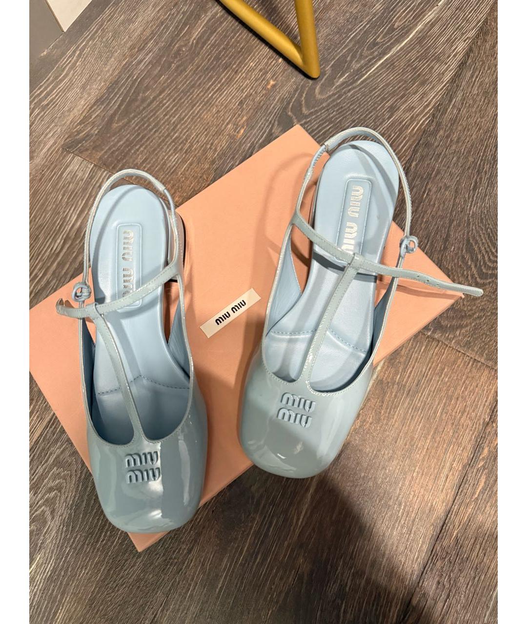 MIU MIU Голубые босоножки из лакированной кожи, фото 5