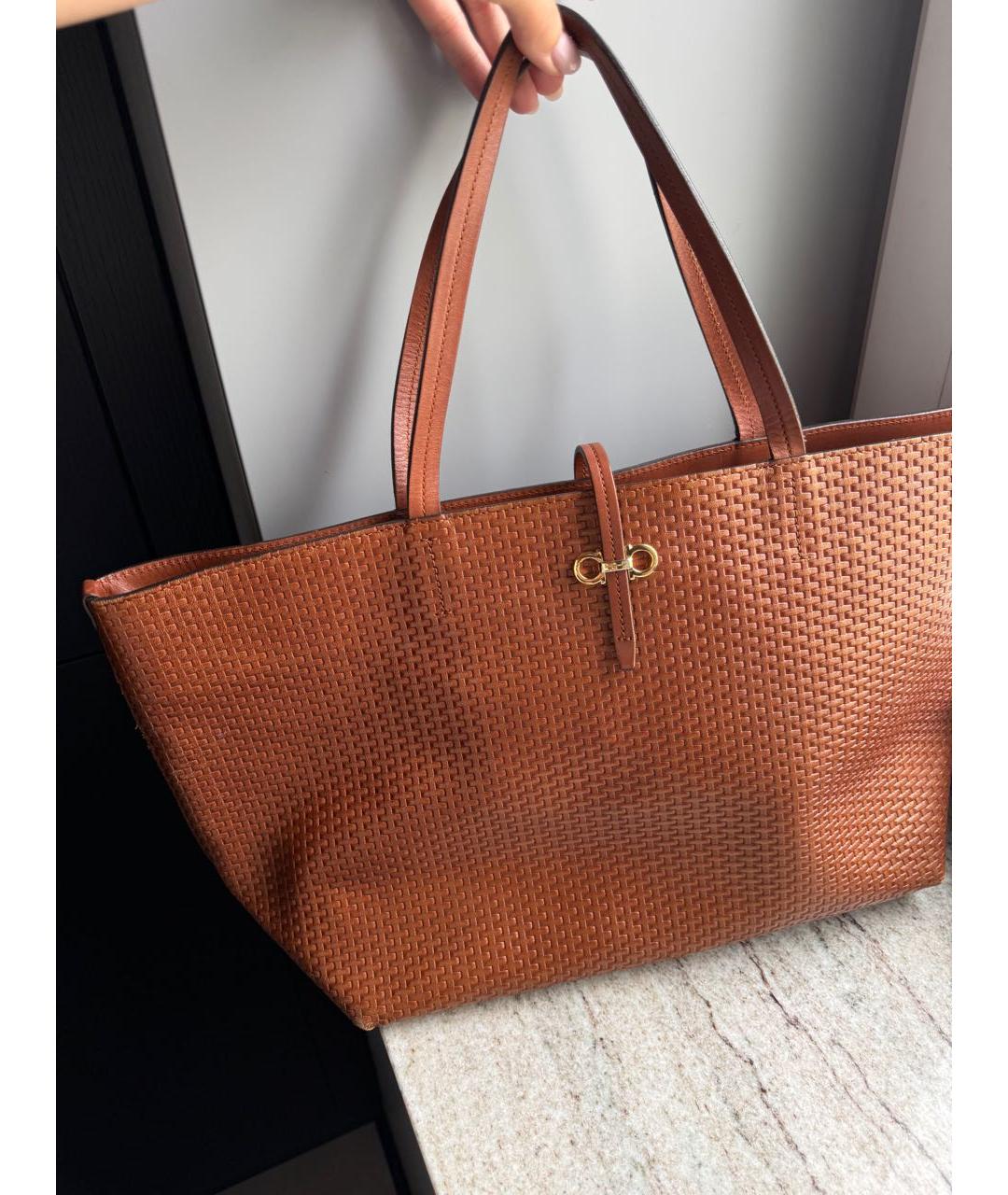 FERRAGAMO Коричневая кожаная сумка тоут, фото 7