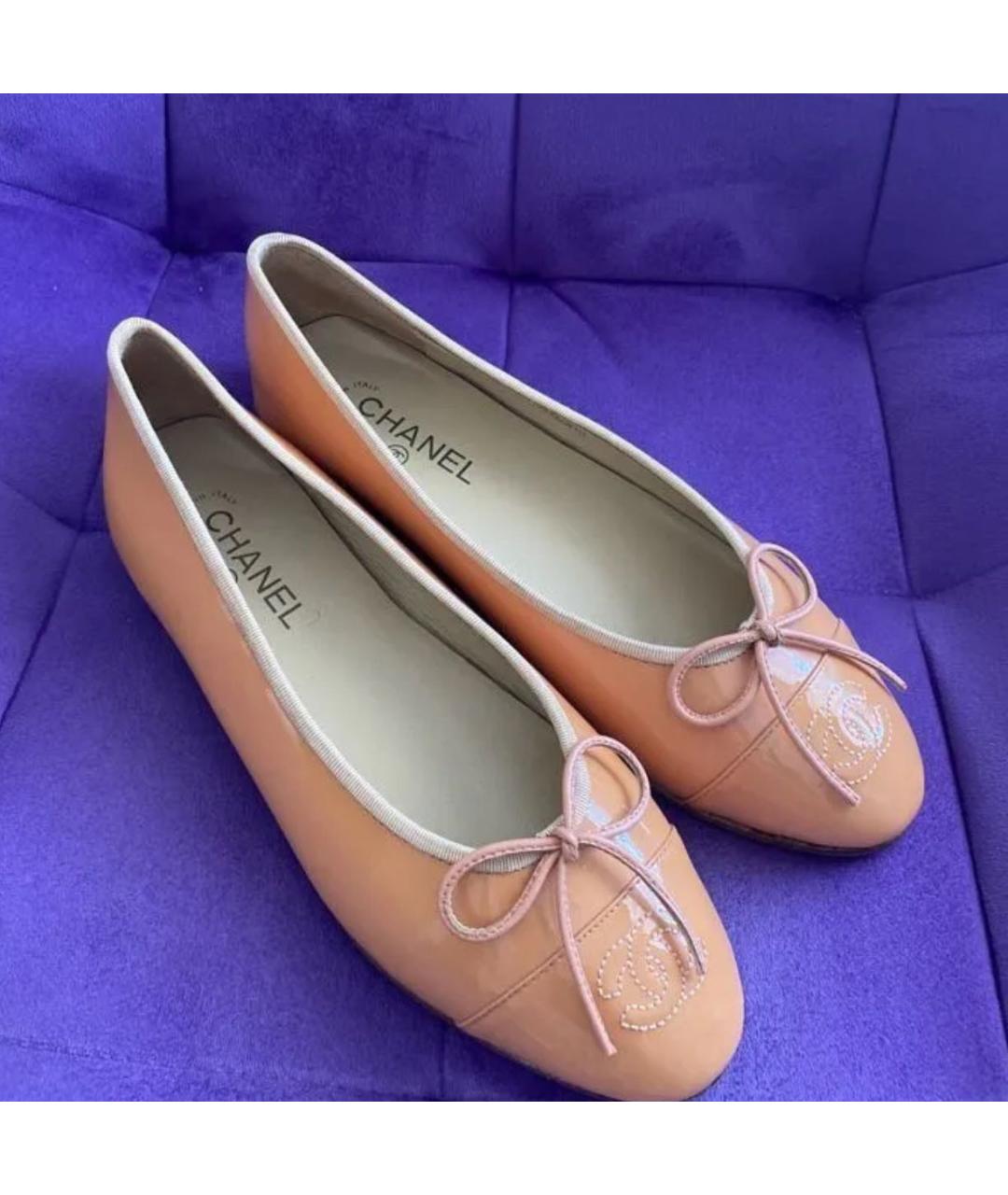 CHANEL Коралловые балетки из лакированной кожи, фото 4