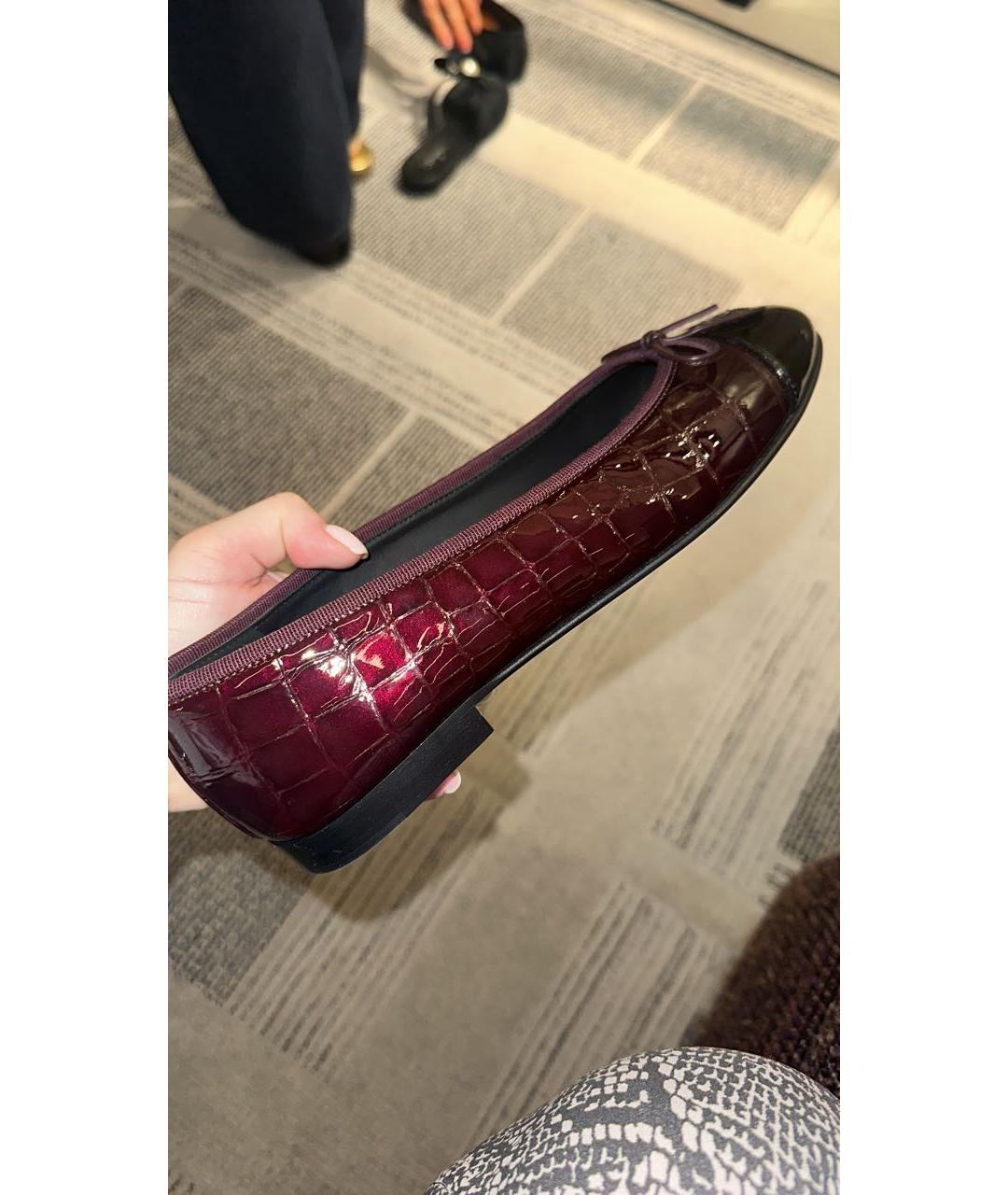 CHANEL Бордовые балетки из лакированной кожи, фото 5