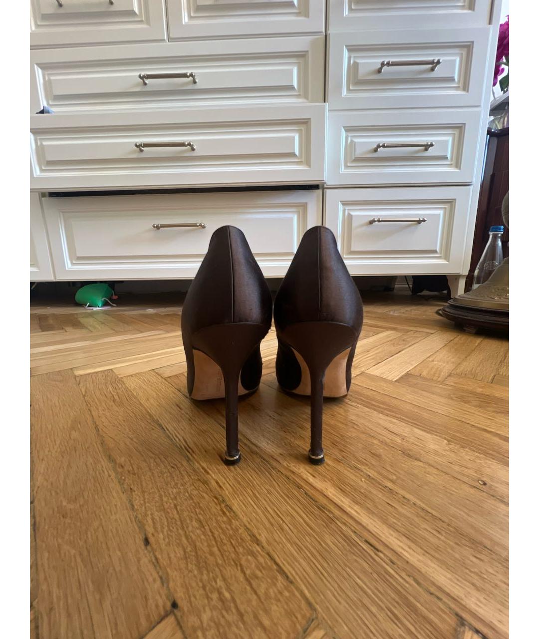 MANOLO BLAHNIK Коричневые текстильные туфли, фото 4