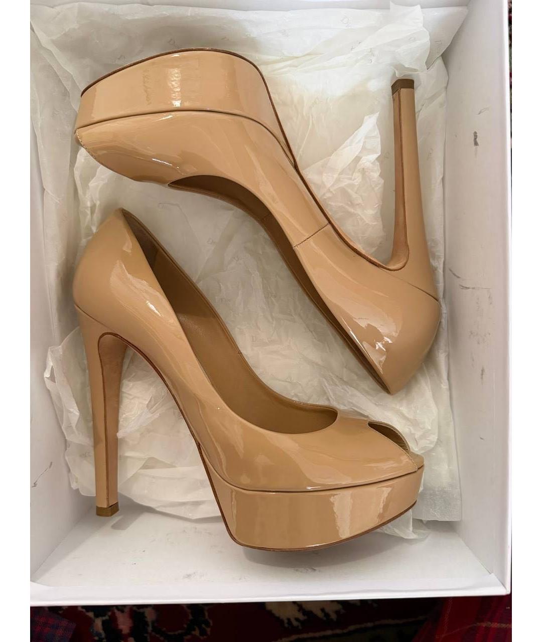 CHRISTIAN DIOR Бежевые туфли из лакированной кожи, фото 4