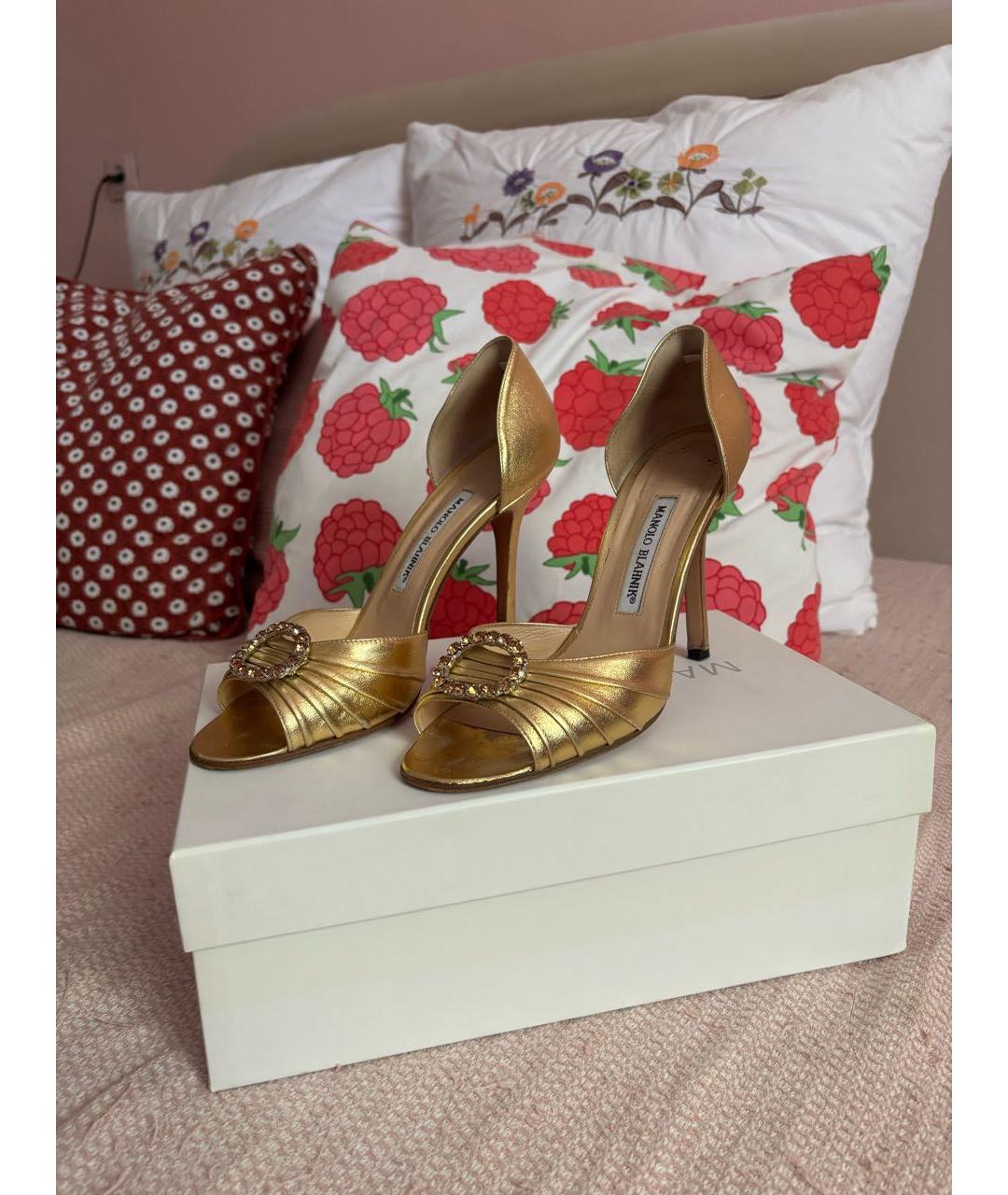 MANOLO BLAHNIK Золотые кожаные босоножки, фото 4