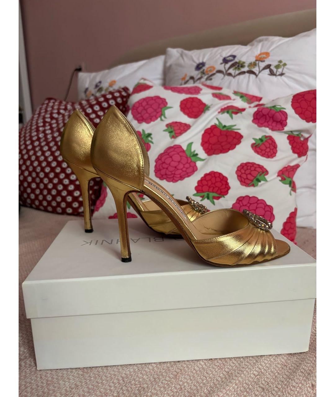 MANOLO BLAHNIK Золотые кожаные босоножки, фото 5