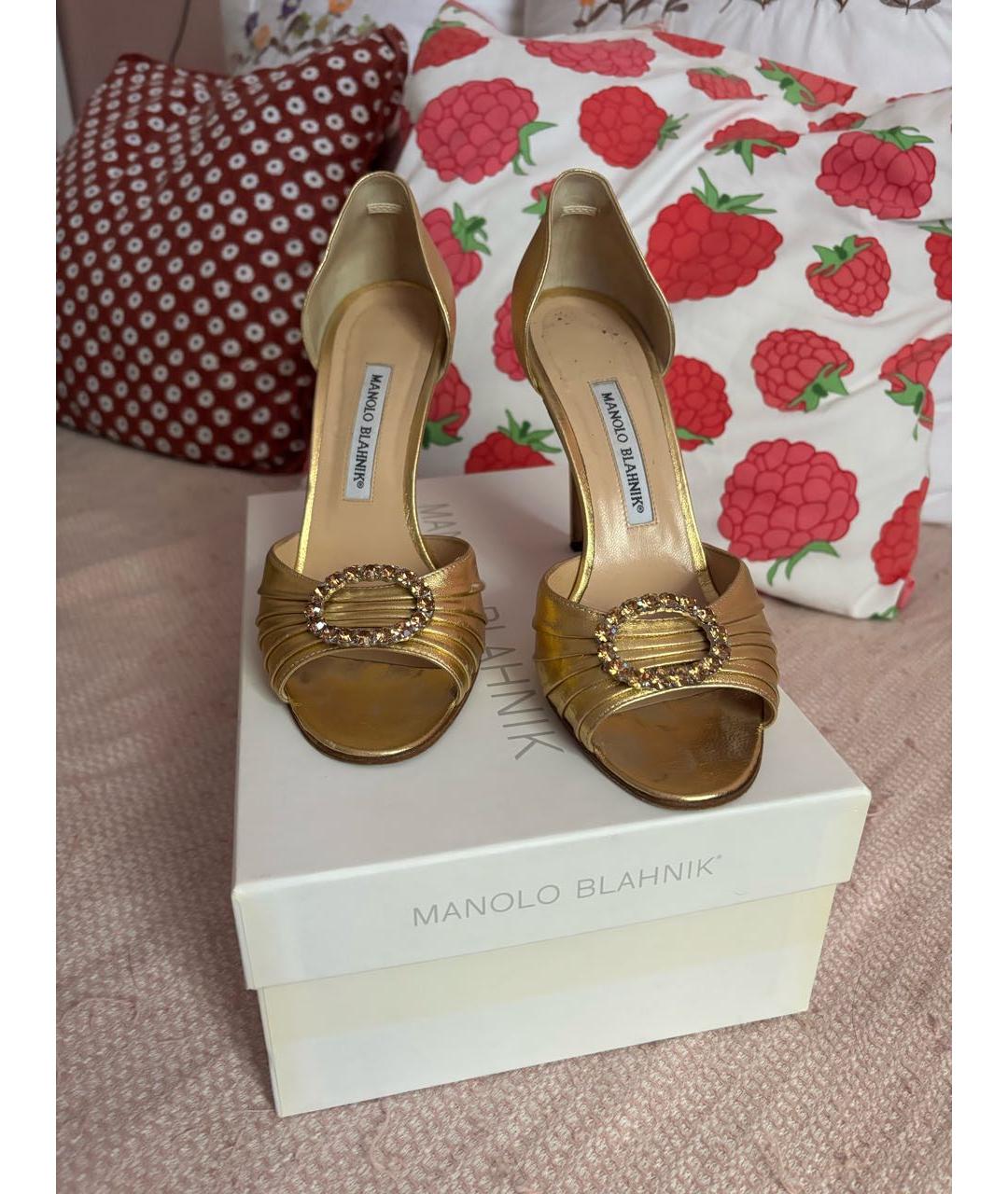 MANOLO BLAHNIK Золотые кожаные босоножки, фото 2