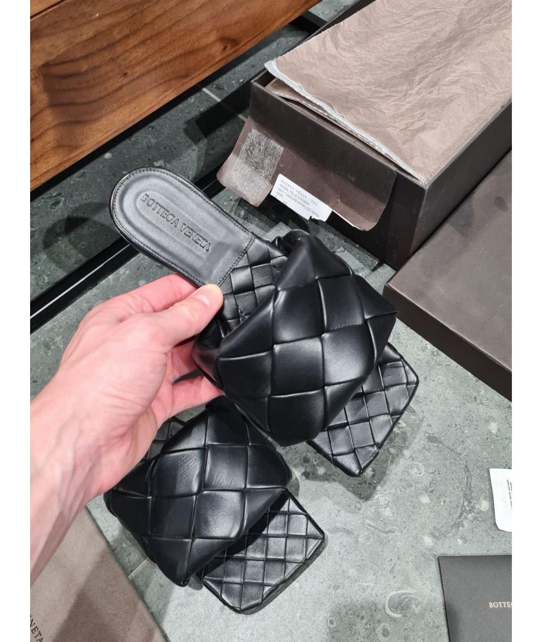 BOTTEGA VENETA Черные кожаные сандалии, фото 4