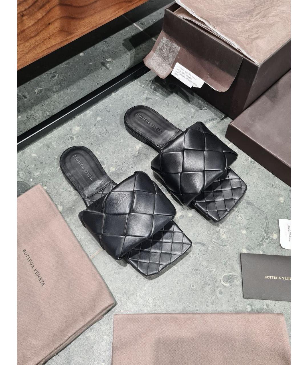 BOTTEGA VENETA Черные кожаные сандалии, фото 3