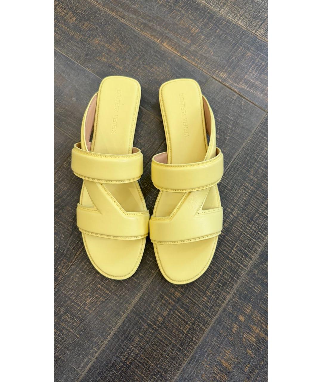 BOTTEGA VENETA Желтые кожаные шлепанцы, фото 2