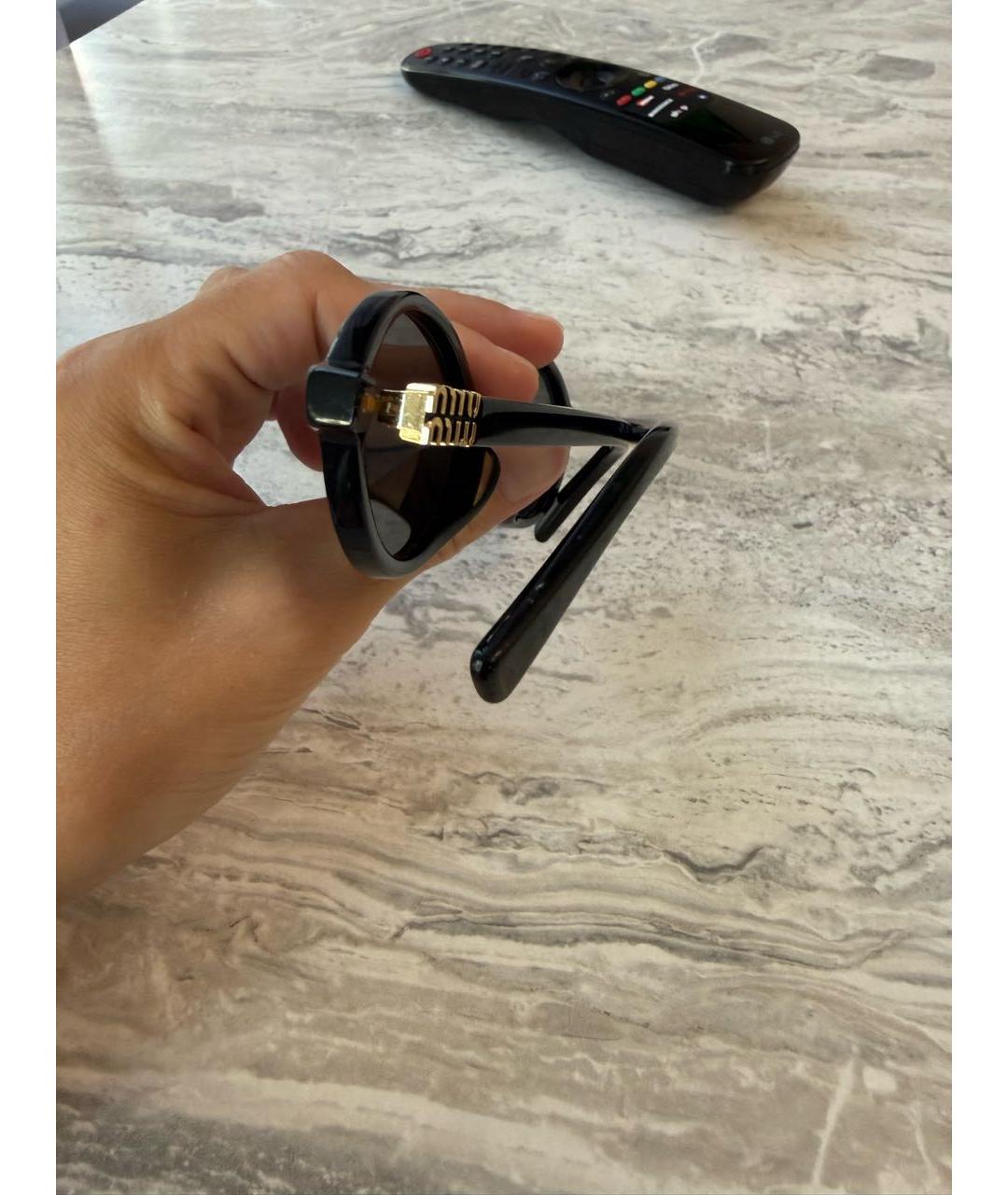 MIU MIU Черные пластиковые солнцезащитные очки, фото 2
