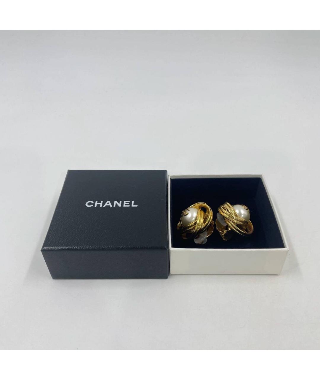 CHANEL Белые жемчужные клипсы, фото 4