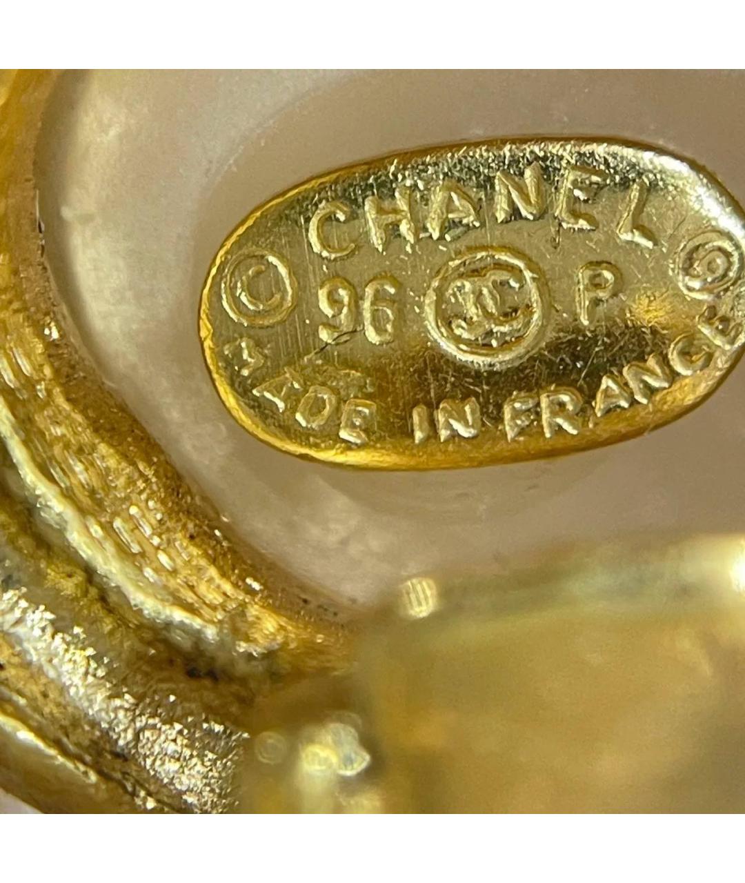 CHANEL Белые жемчужные клипсы, фото 3