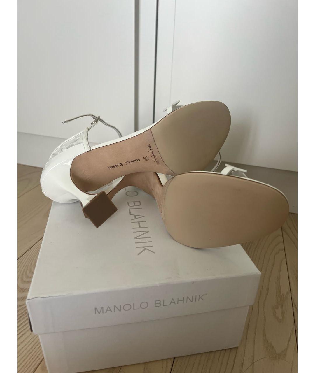 MANOLO BLAHNIK Белые босоножки из лакированной кожи, фото 7