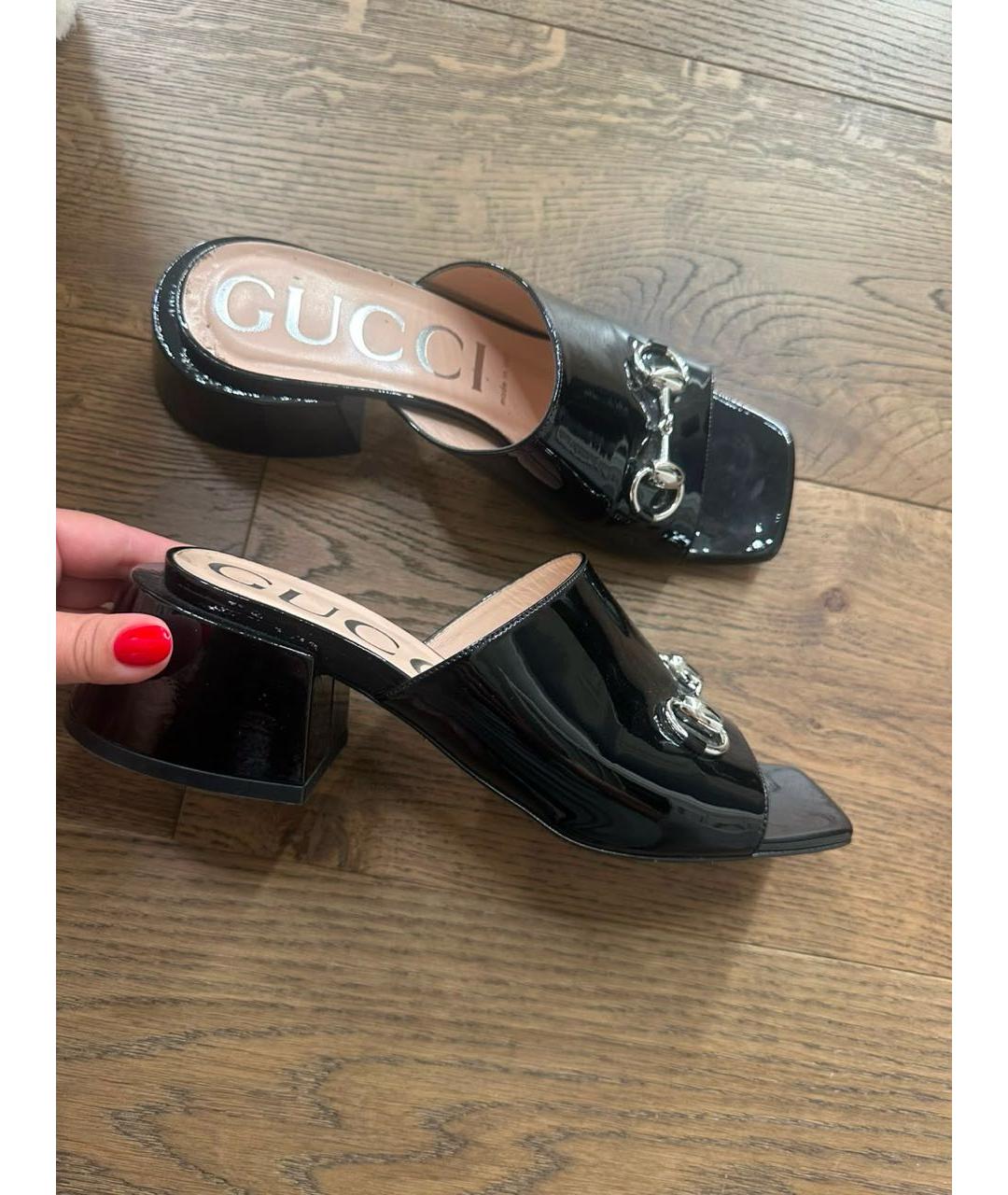 GUCCI Черные мюли из лакированной кожи, фото 2