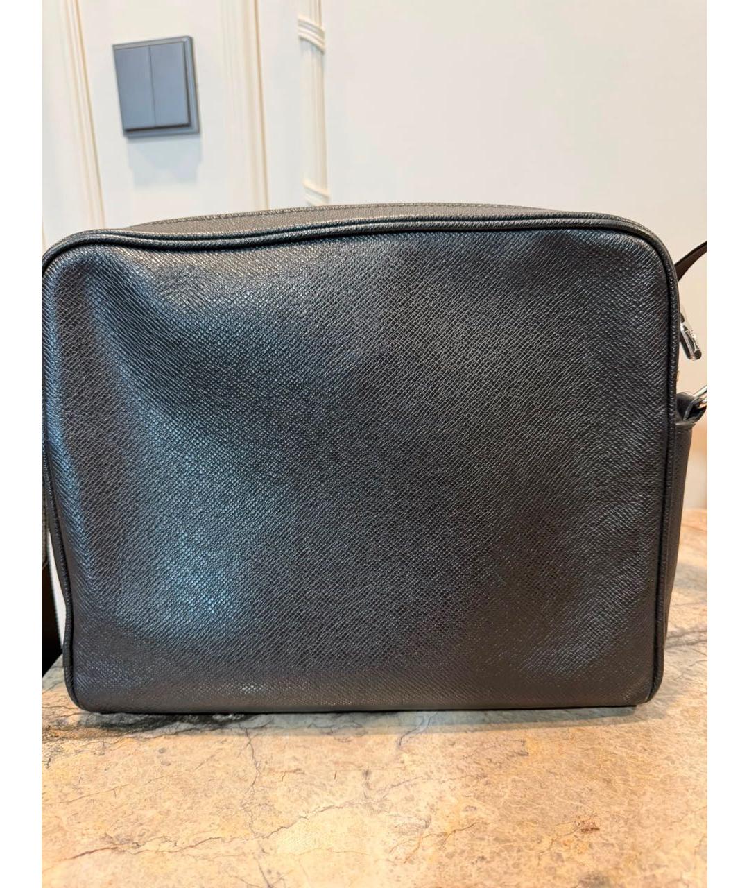 LOUIS VUITTON Черная кожаная сумка на плечо, фото 3