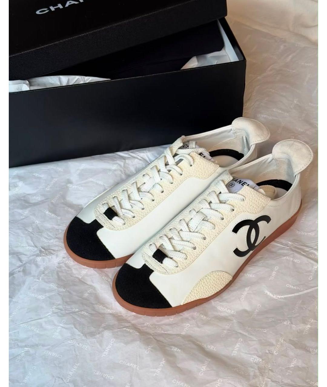 CHANEL Белые кожаные кеды, фото 3