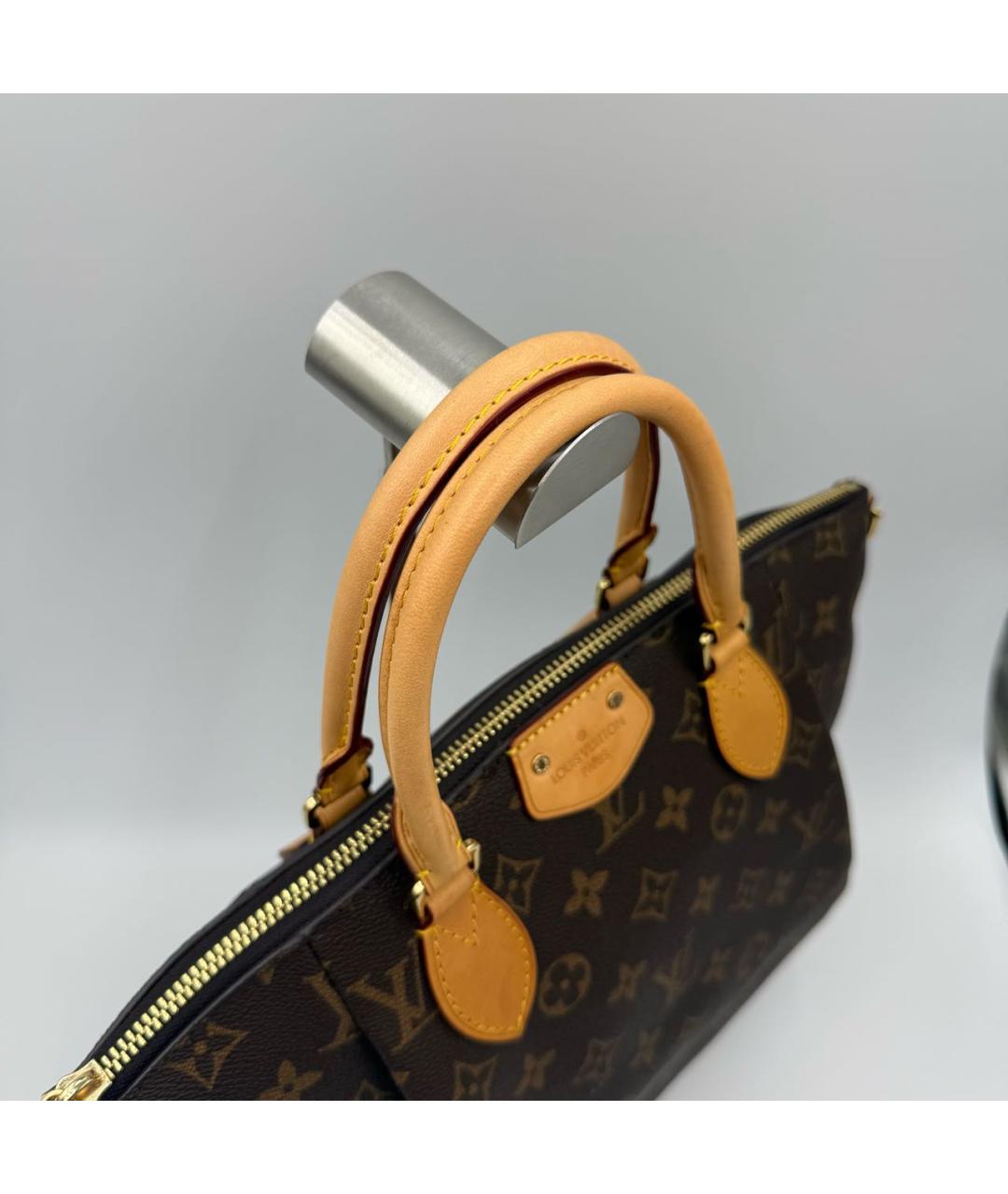 LOUIS VUITTON Кожаная сумка с короткими ручками, фото 4