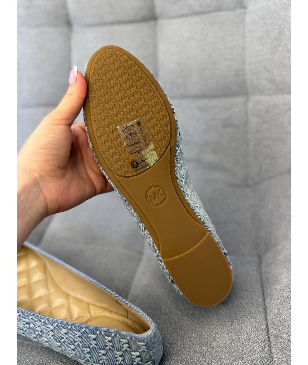 MICHAEL KORS Голубые текстильные лодочки на низком каблуке, фото 6