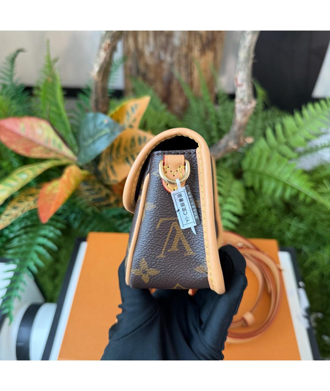 LOUIS VUITTON Коричневая сумка через плечо, фото 3