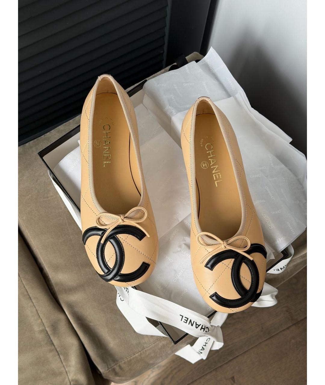 CHANEL Бежевые кожаные балетки, фото 2