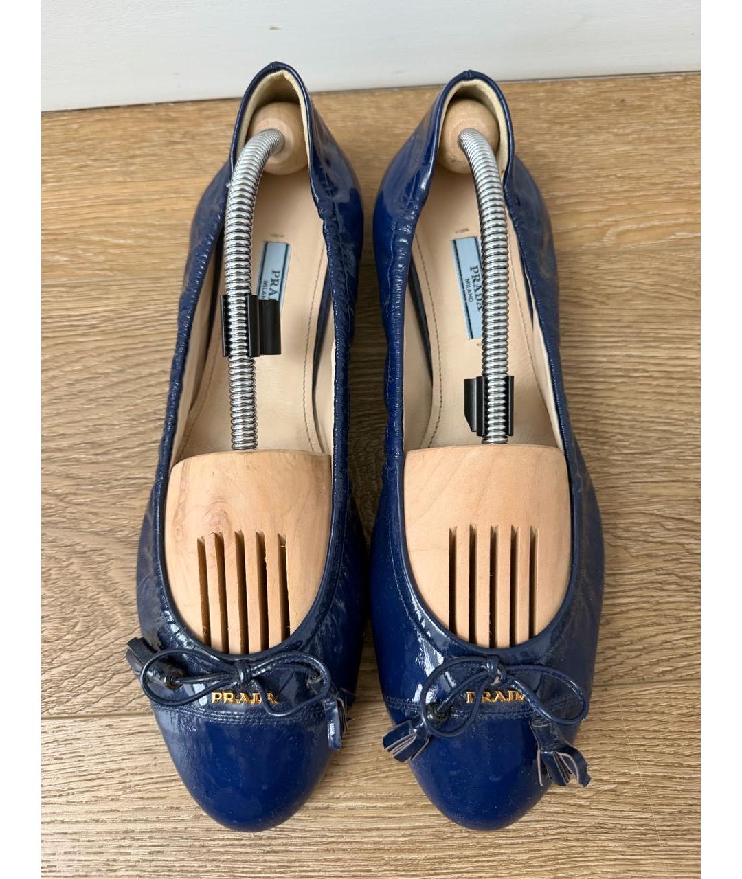 PRADA Синие балетки из лакированной кожи, фото 3
