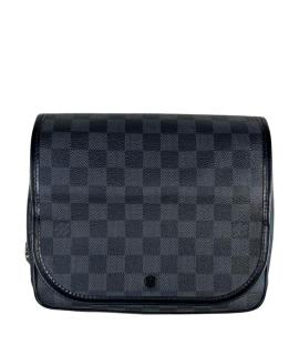 LOUIS VUITTON Дорожная и спортивная сумка