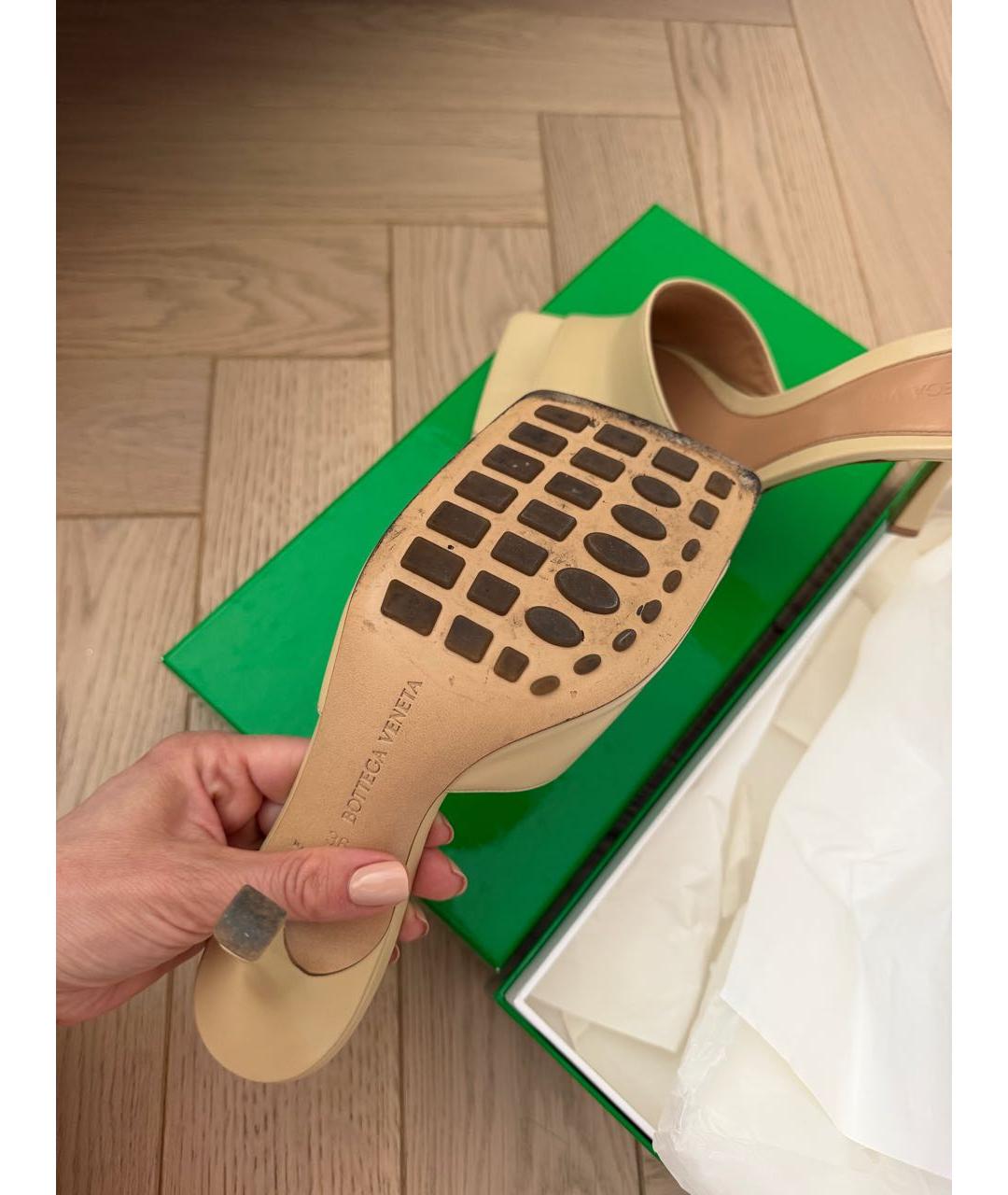 BOTTEGA VENETA Бежевые кожаные мюли, фото 4