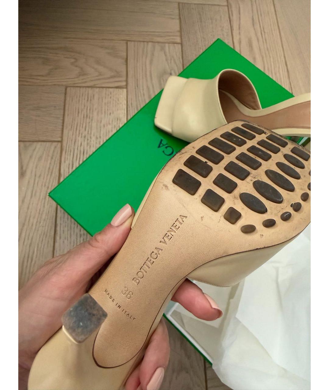 BOTTEGA VENETA Бежевые кожаные мюли, фото 5