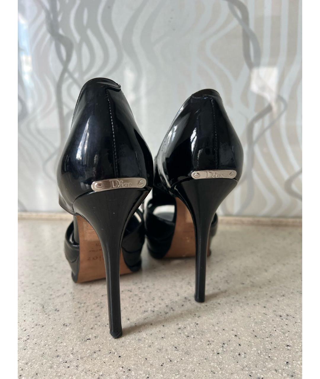 CHRISTIAN DIOR Черные босоножки из лакированной кожи, фото 3