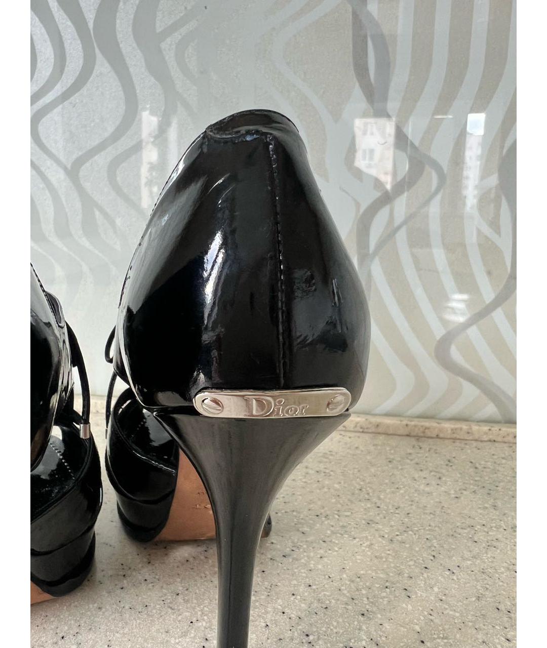 CHRISTIAN DIOR Черные босоножки из лакированной кожи, фото 4