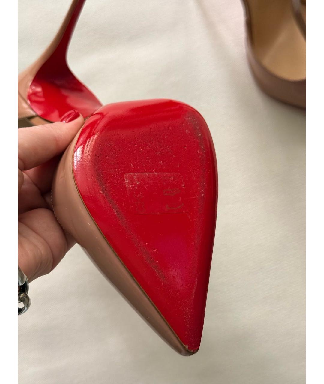 CHRISTIAN LOUBOUTIN Бежевые босоножки из лакированной кожи, фото 3