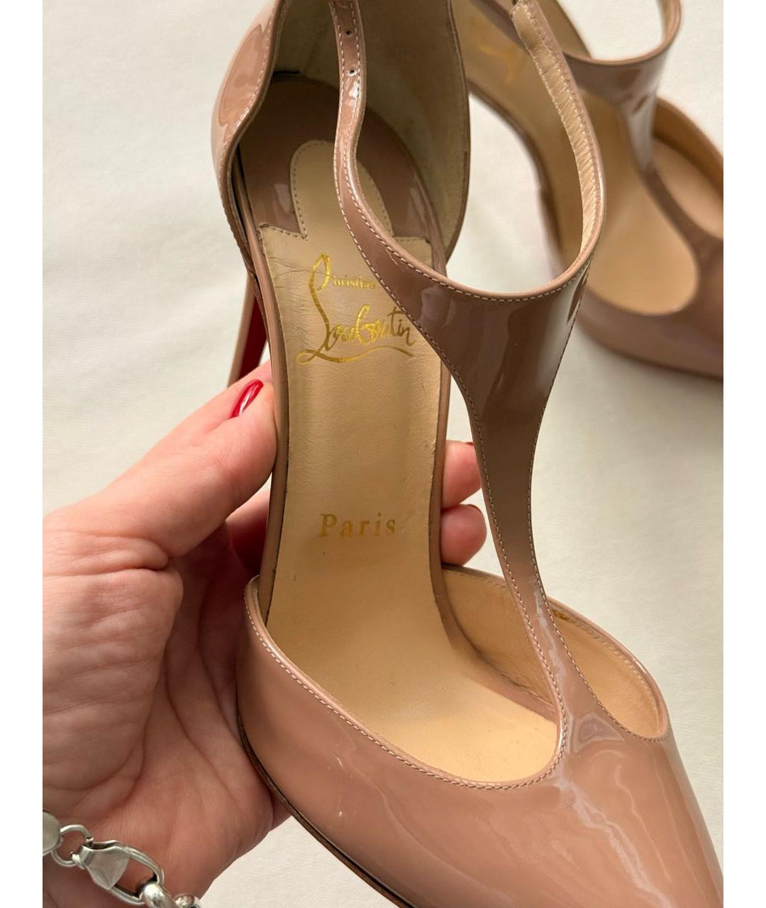 CHRISTIAN LOUBOUTIN Бежевые босоножки из лакированной кожи, фото 2