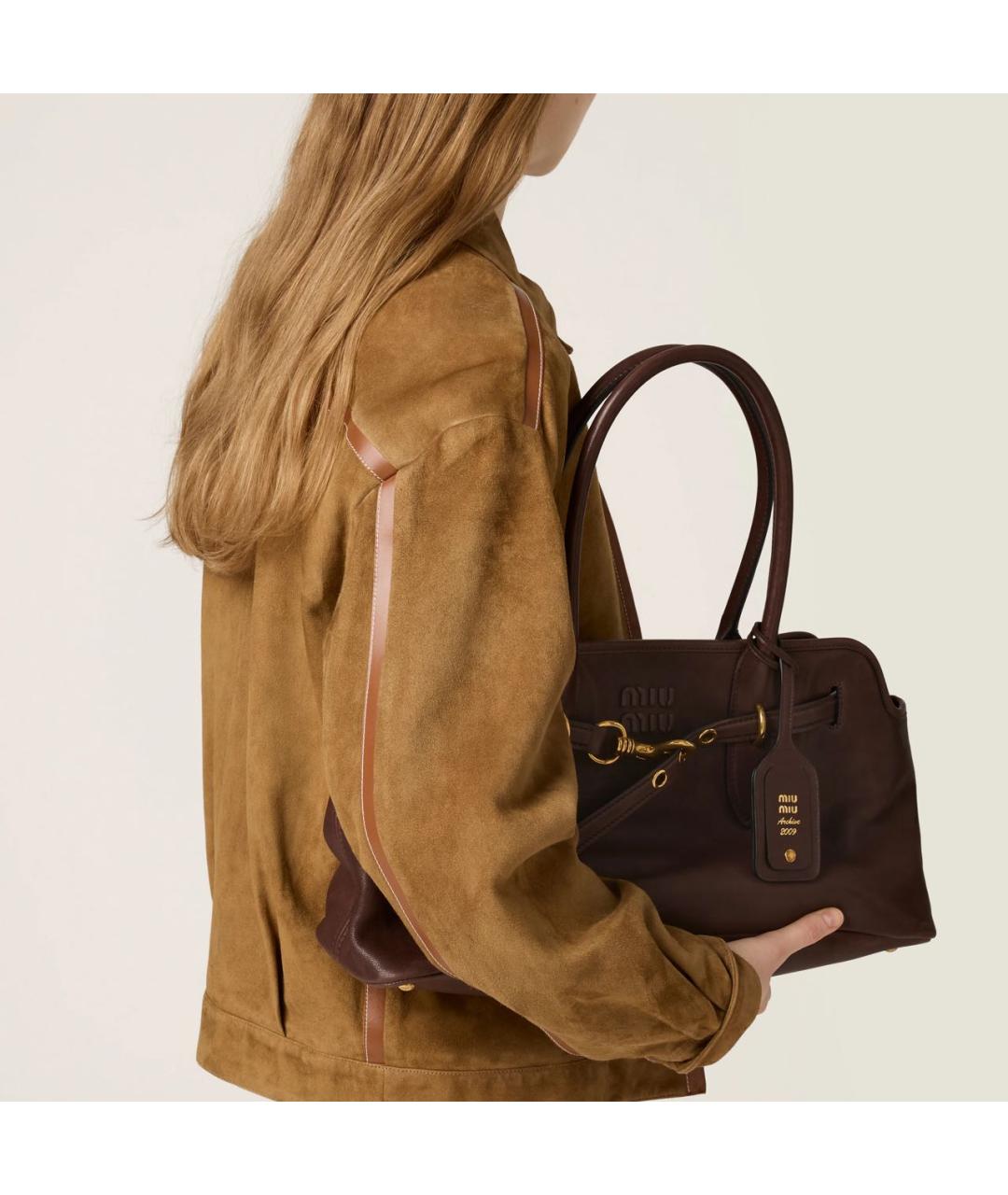 MIU MIU Коричневая кожаная сумка с короткими ручками, фото 3