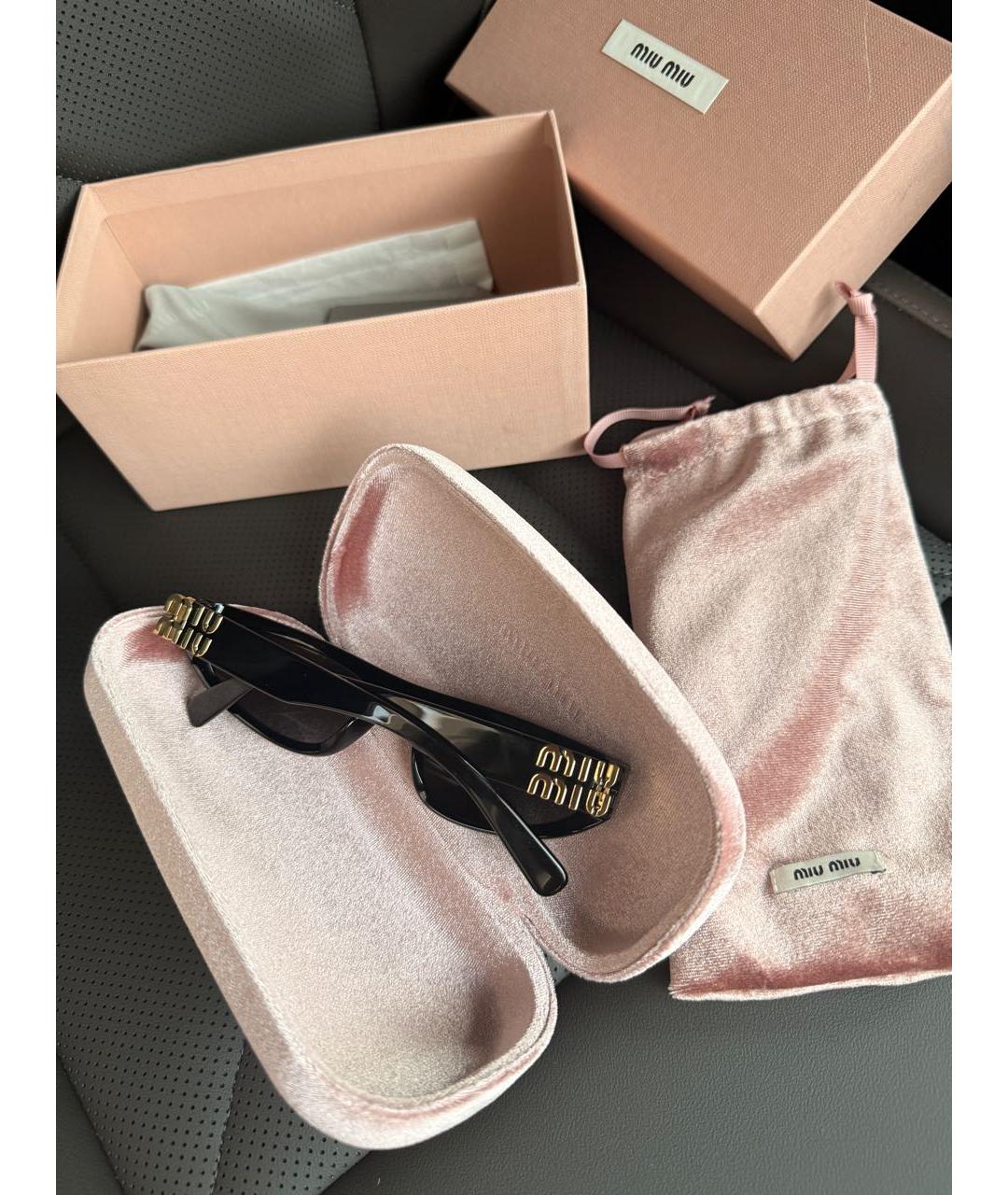 MIU MIU Черные пластиковые солнцезащитные очки, фото 3