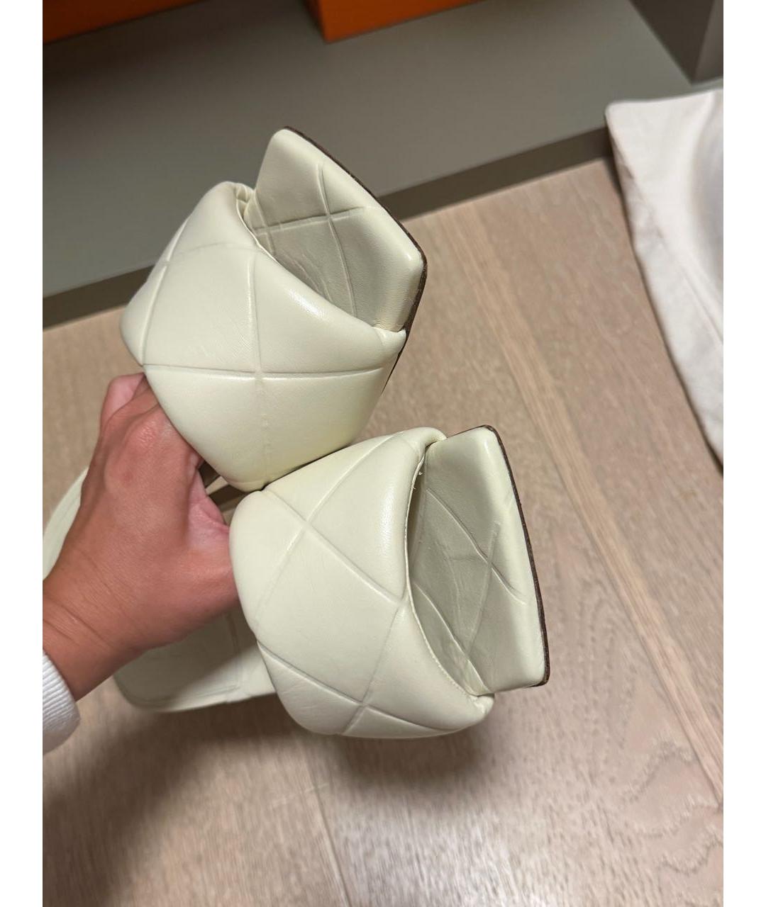 BOTTEGA VENETA Бежевые кожаные мюли, фото 6