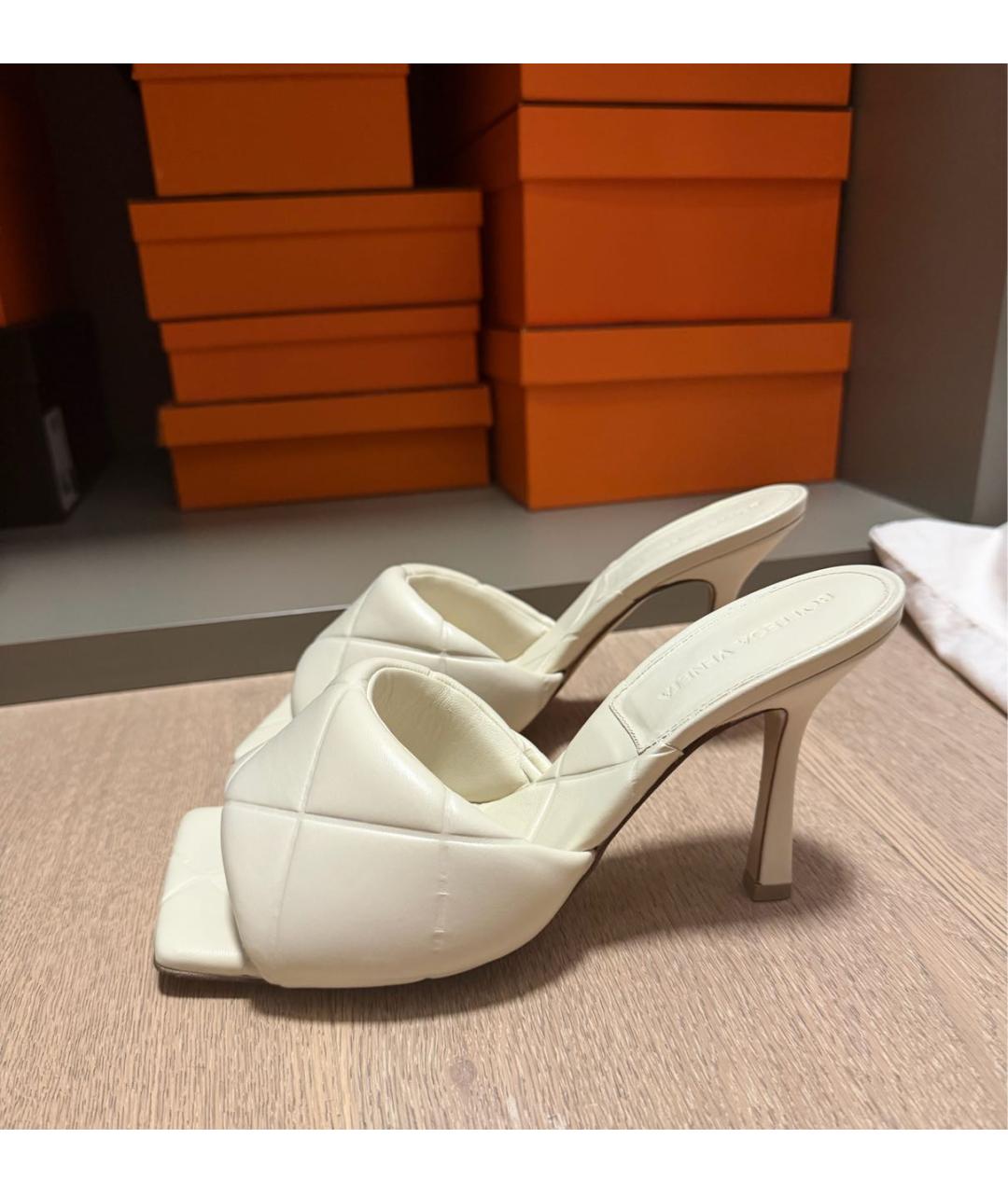 BOTTEGA VENETA Бежевые кожаные мюли, фото 8