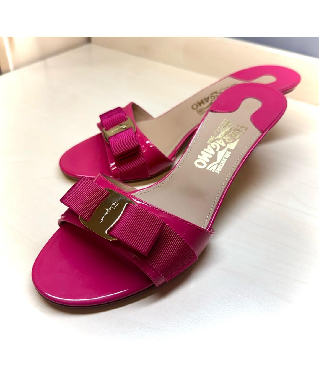 FERRAGAMO Розовые мюли из лакированной кожи, фото 3