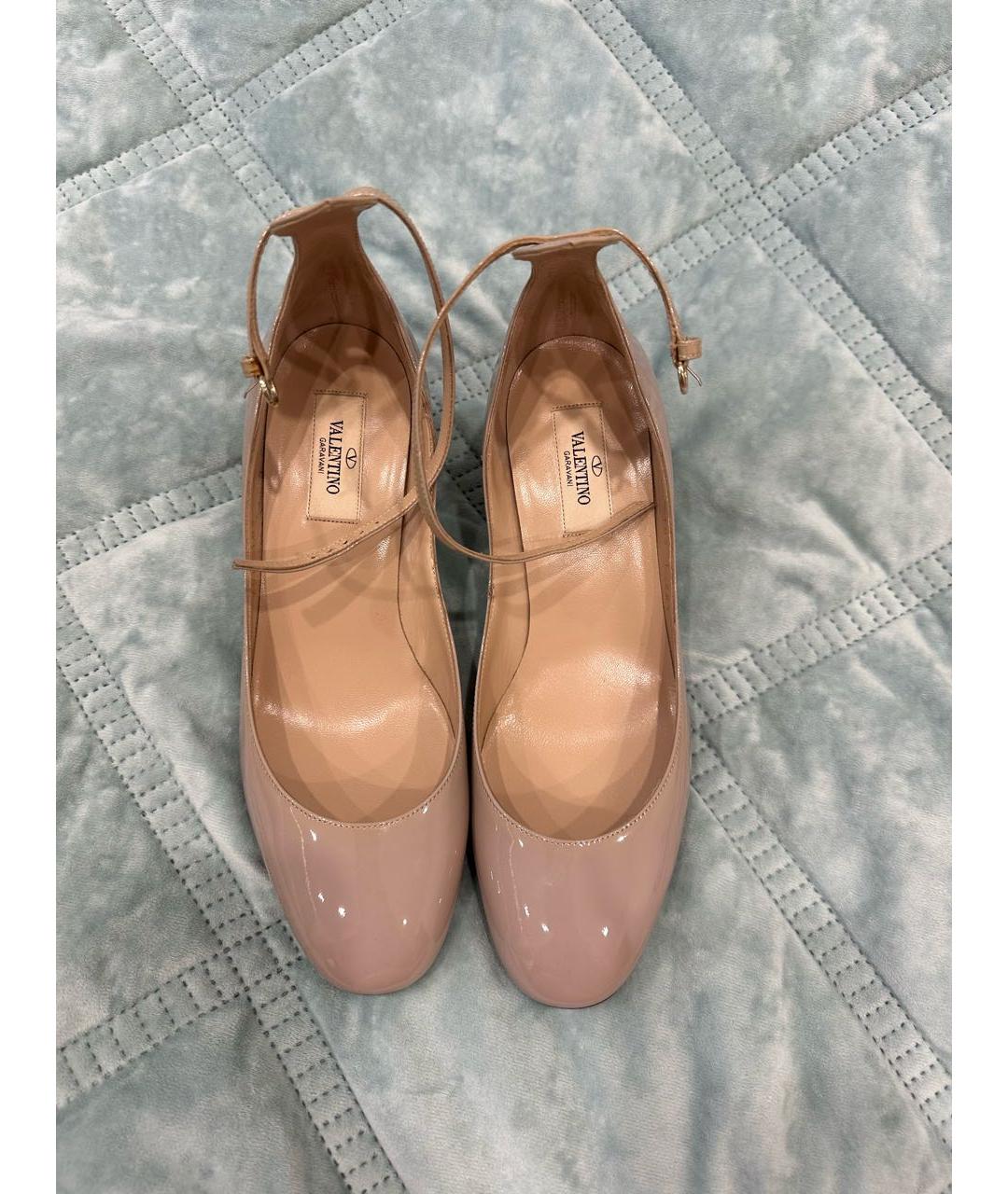 VALENTINO Бежевые туфли из лакированной кожи, фото 2