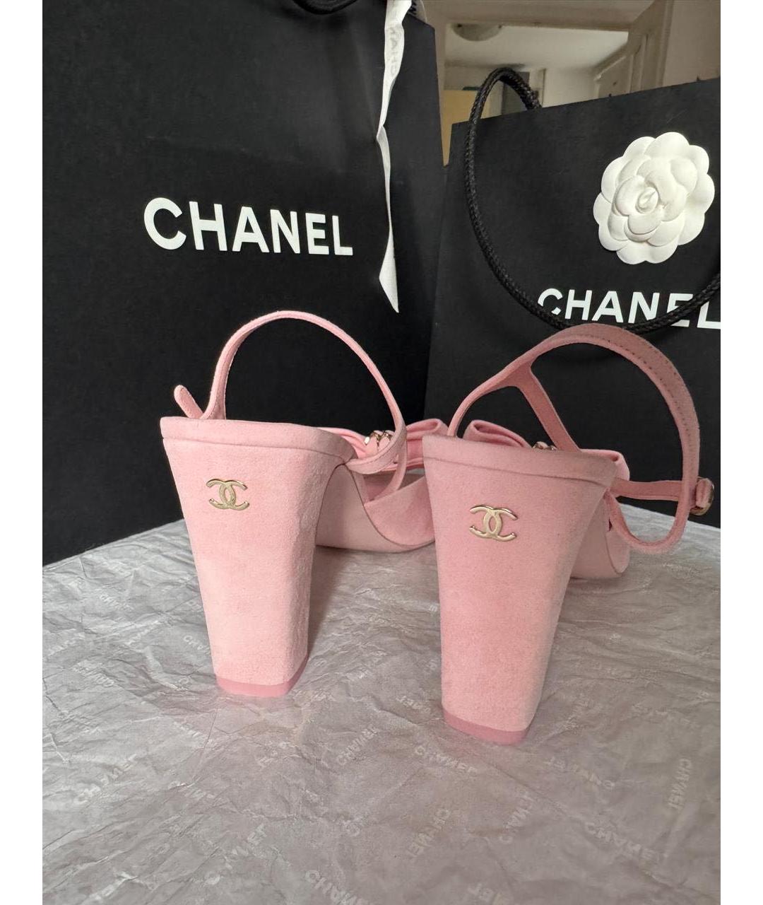 CHANEL Розовые замшевые босоножки, фото 4
