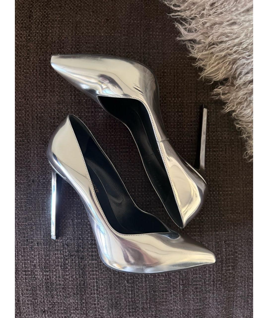 SAINT LAURENT Серебряные туфли из лакированной кожи, фото 9