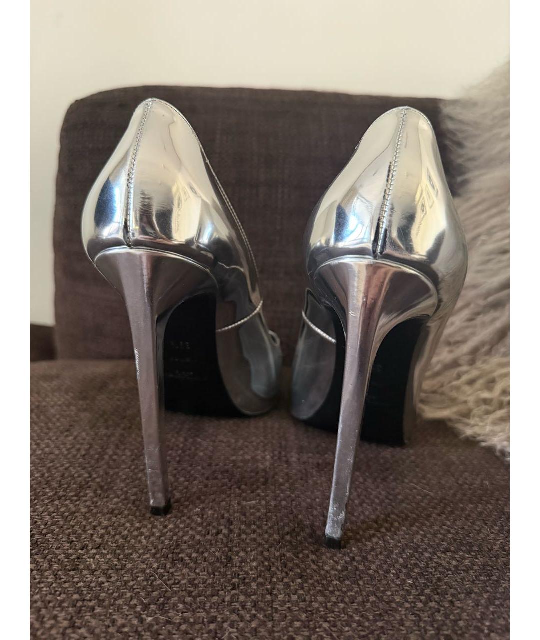 SAINT LAURENT Серебряные туфли из лакированной кожи, фото 5