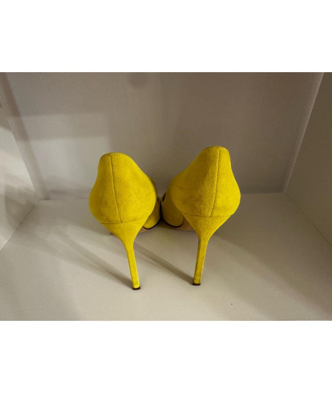 MANOLO BLAHNIK Желтые замшевые туфли, фото 4