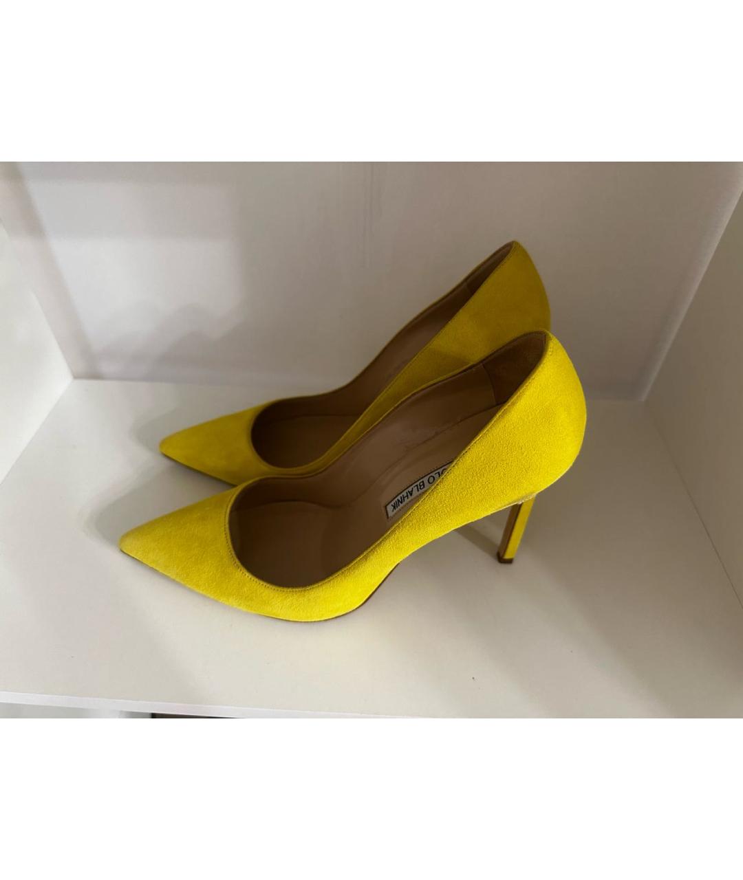 MANOLO BLAHNIK Желтые замшевые туфли, фото 3