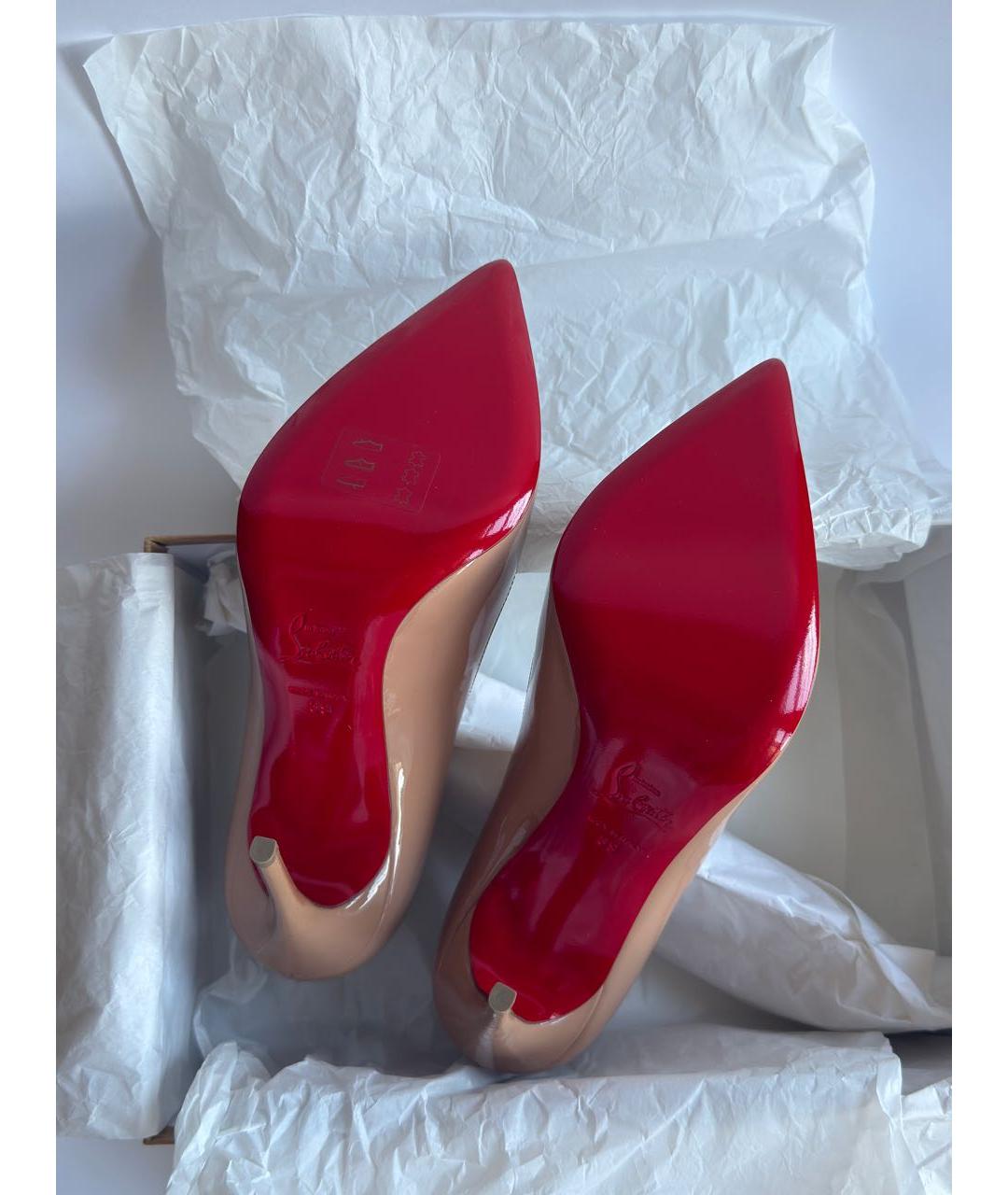 CHRISTIAN LOUBOUTIN Бежевые туфли из лакированной кожи, фото 8